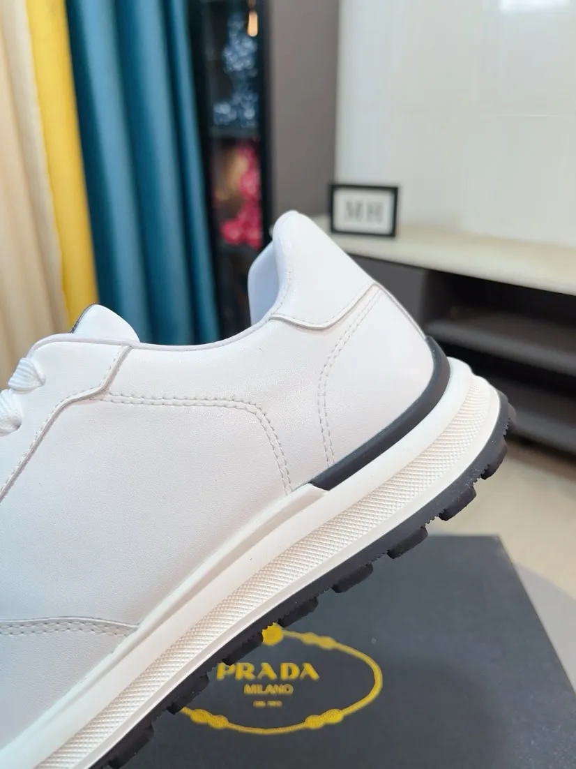 Men's shoes 💰420🌹🌹High-quality new Prada counters are launched simultaneously. The new men's shoes and 😘fabrics are selected from imported mesh and glue-spraying technology. Imported cowhide lining. 👍🏿High-end☄️Open-molded non-slip rubber outsole, exquisite lines, simple and elegant, comfortable and high-end for leisure travel. Code number: 38 to 44